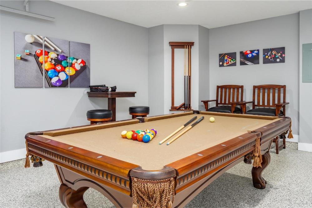 Phenomenal 7BR 4 Master Suites Southeast Pool Hot Tub Gas BBQ 2 Miles to Disney